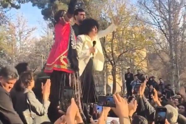 یورش نیروهای امنیتی به خانه سپیده قلیان و نگرانی از وضعیت عالیه مطلبزاده و پوران ناظمی