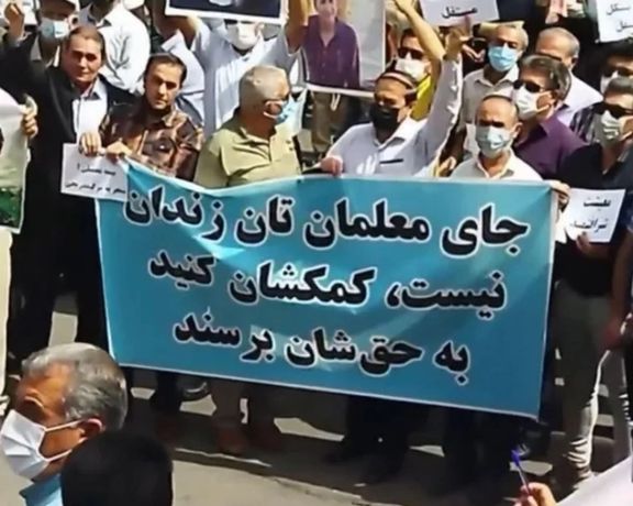 چهارمین روز اعتصاب غذای معلمان زندانی؛ منوچهر بختیاری به اعتصابکنندگان پیوست