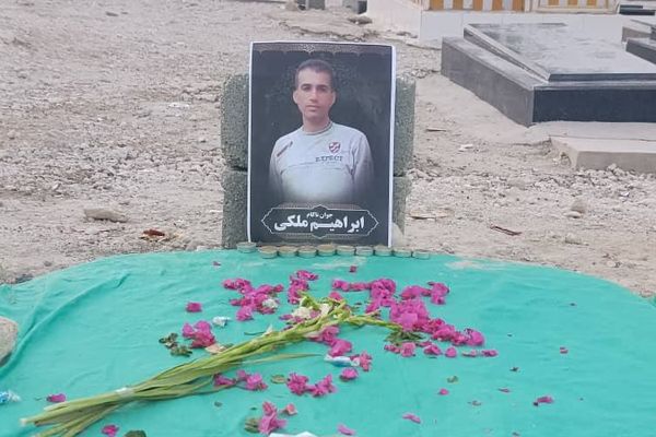 یک شهروند اهل روستای دهشیخ استان فارس با تیراندازی مستقیم ماموران انتظامی کشته شد