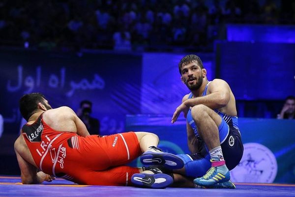 حسن یزدانی پس از ۱۵ ماه به تشک کشتی برگشت و پیروز شد