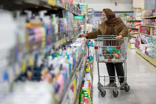 صحيفة مقربة من خامنئي: صادرات النفط مستمرة و"آلية الزناد" فشلت