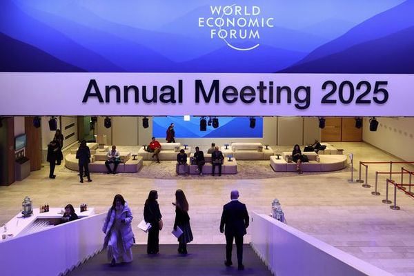 Iran's Zarif flies to Switzerland to take part in Davos summit