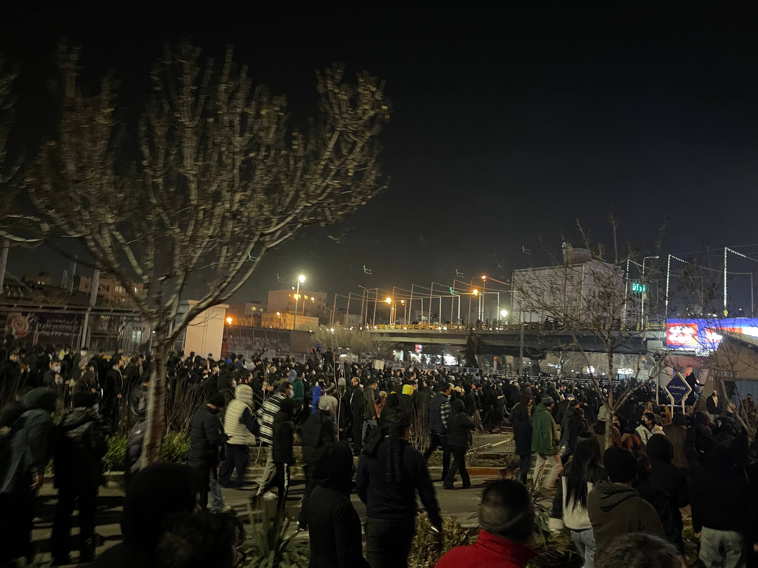 خامنه‌ای، دیکتاتور تهران، قتل هزاران نفر را در جریان انقلاب ملی ایرانیان تایید کرد