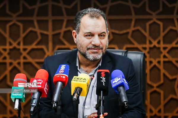 برلماني إيراني: الزواج والإنجاب يجب أن يكونا ضمن معايير توظيف الأفراد