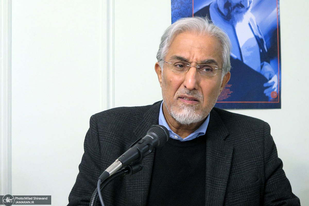 أكاديمي إيراني: على النظام أن يختار بين بقائه وبقاء المافيات 