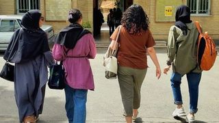 روسری زنان، اسلحه انقلابی براندازی جمهوری اسلامی است