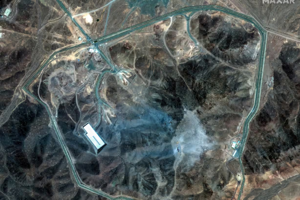 مركز أميركي: إيران تكثّف عملياتها الإنشائية في منشأة "كلنغ غزلا" النووية قرب "نطنز"