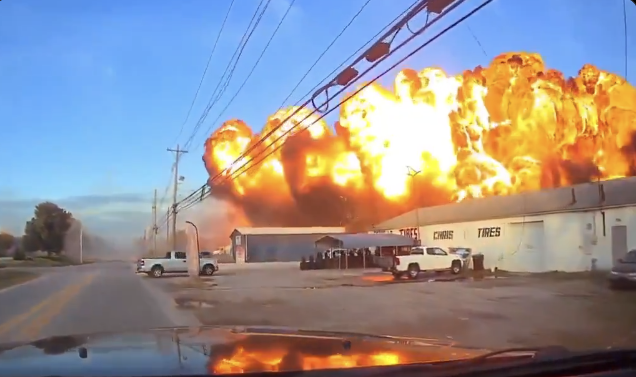۱۲ کشته و چندین مفقود در پی سقوط هواپیمای شرکت پستی یوپی‌اس