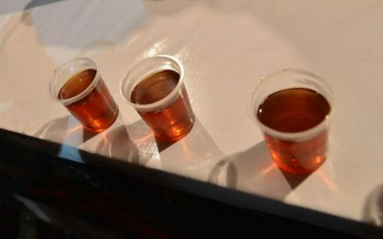 روزنامه کیهان: دریافت چای به جای پول نفت، روش ابتکاری برای خنثیسازی تحریم است