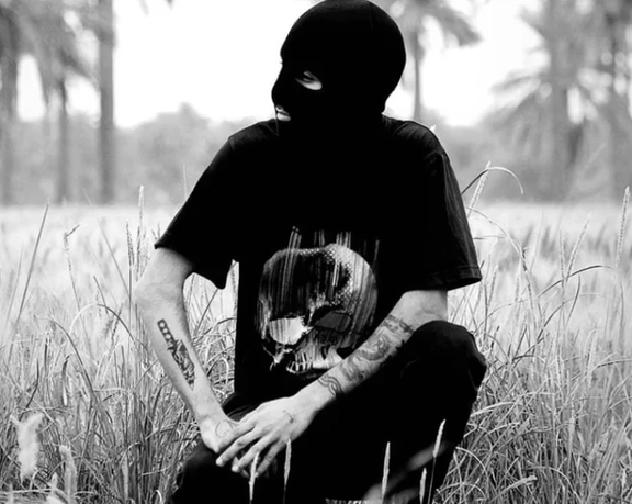 سازمان حقوق بشری کارون: عباس دغاغله معروف به رشاش، رپر معترض ۲۲ ساله اهل اهواز بازداشت شد