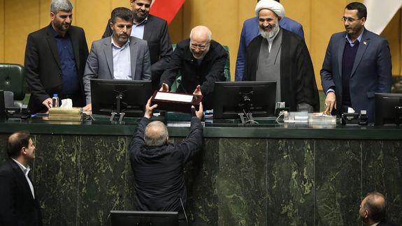 پول هست اما نه برای مردم؛ بودجههای هزاران میلیاردی برای نهادهای مذهبی و تبلیغاتی حکومت