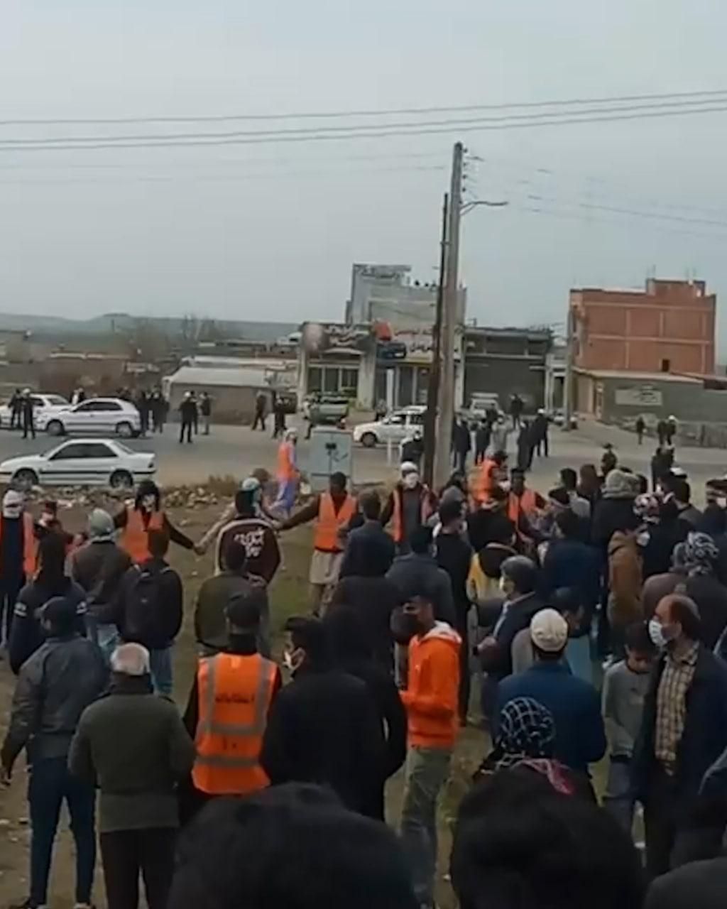 حامیان امام جمعه اهل سنت عزل‌شده آزادشهر، در گالیکش تجمع برگزار کردند