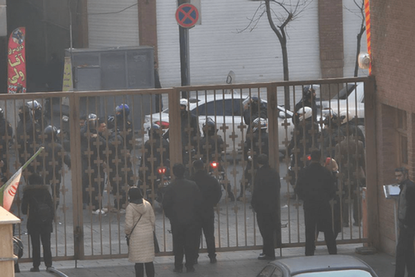 العلاج تحت وابل الرصاص..روايات طبية تتحدث عن عسكرة المستشفيات في إيران خلال قمع الاحتجاجات