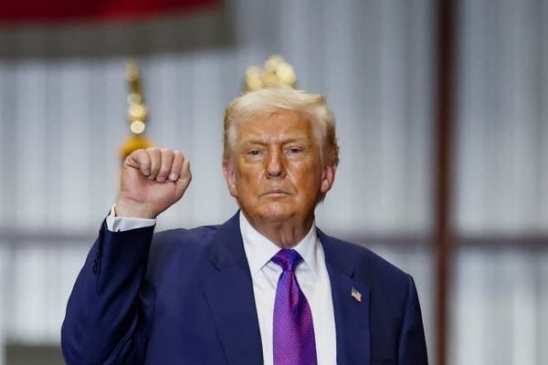 دونالد ترامپ: اگر توافق نشود، نیروگاههای برق، چاههای نفت و جزیره خارک را نابود میکنیم