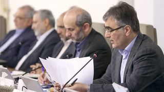 Iran’s Chief Banker Denies Currency Crisis