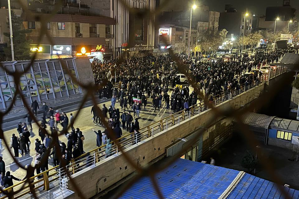 حساب فارسی وزارت خارجه آمریکا: ایرانیها متحد و خواستار تغییر هستند