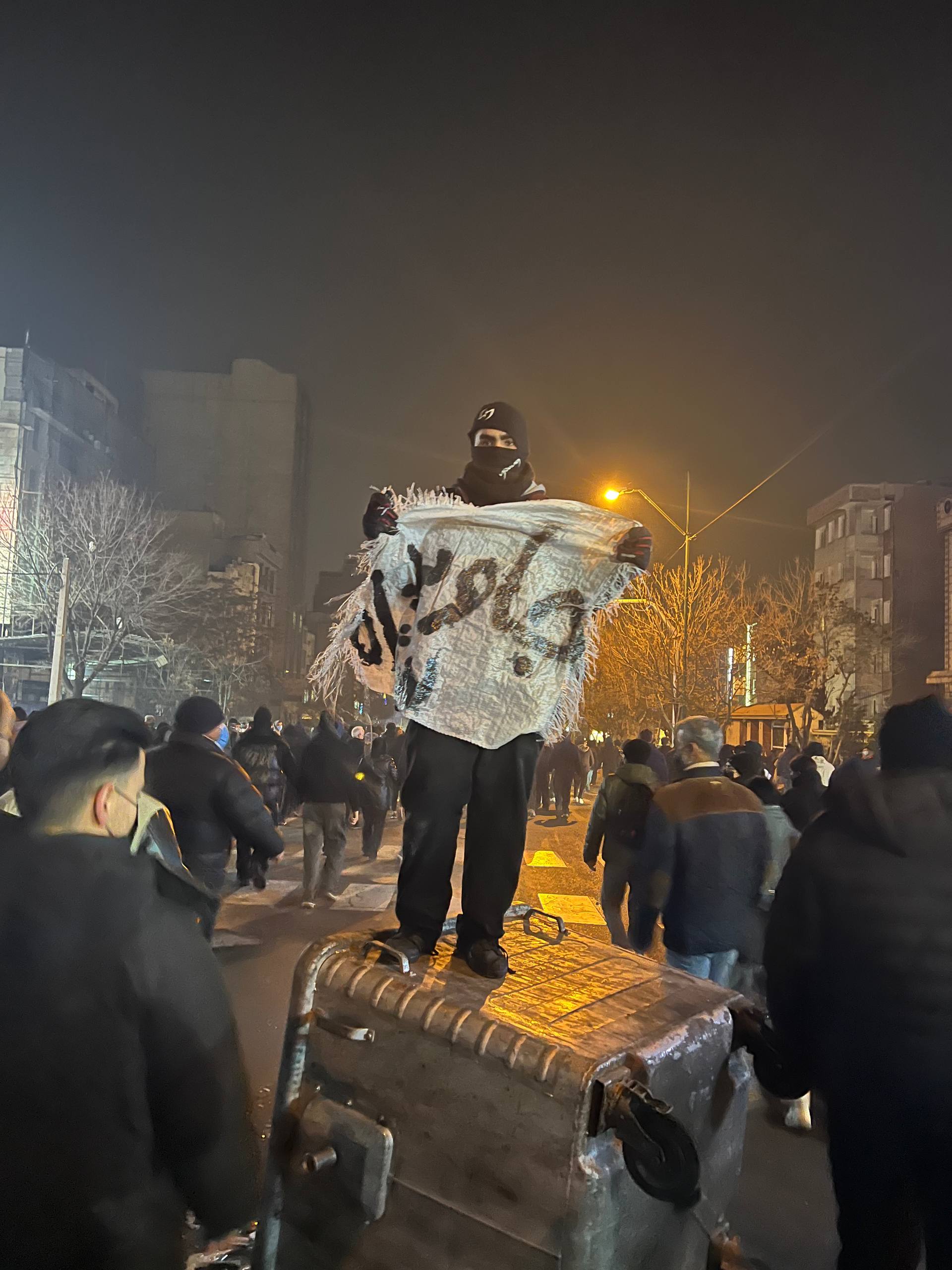 روایت یک معترض از بازداشتش: به ما قرص‌هایی دادند که بیهوش‌مان می‌کرد