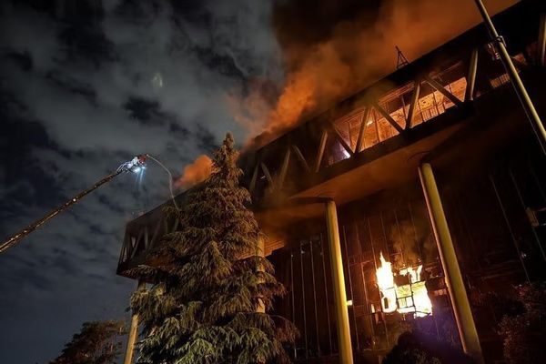 تشديد سيطرة قوات الحرس الثوري على مبنى الإذاعة والتلفزيون