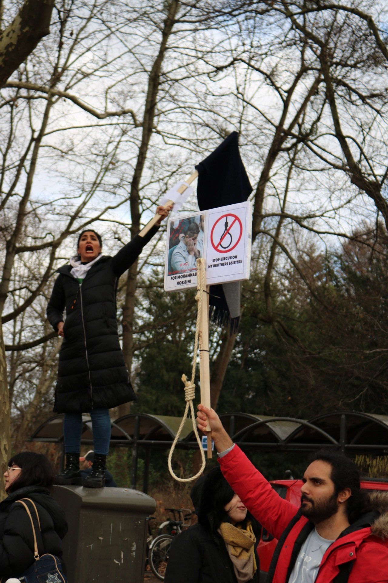 «قسم به سربداران، ایستاده‌ایم تا پایان»؛ زدن اتهامات واهی به معترضان برای دار زدنشان