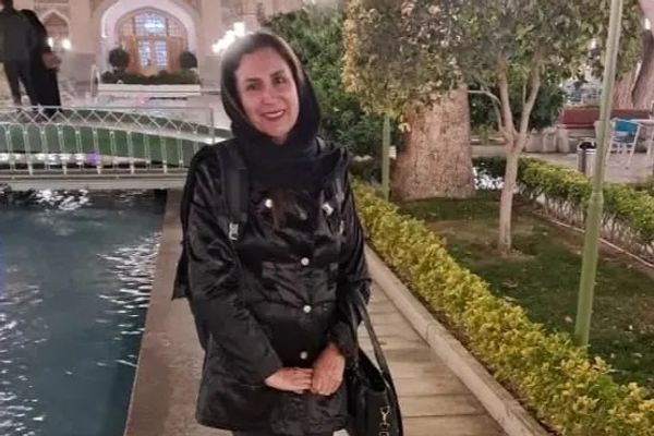 استجواب وتهديد واعتراف بالإكراه.. تفاصيل محاكمة ناشطة إيرانية في 10 دقائق