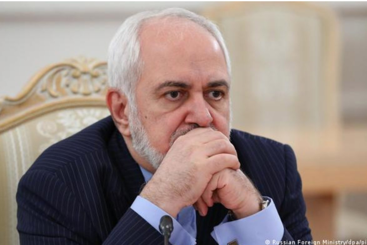 جواد ظريف يدعو النظام الإيراني إلى "حل وسط وخيار ذكي" 