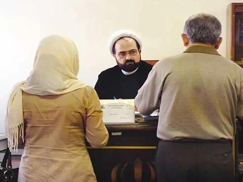 بسبب الاضطرابات الاقتصادية.. الطلاق في طهران يسجل رقمًا قياسيًا العام الماضي