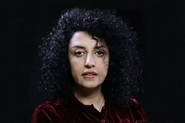سلطات إيران تمنع الناشطة السجينة نرجس محمدي من العلاج 3 مرات خلال شهر.. ومخاوف على صحتها