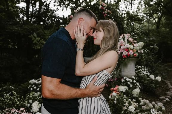 خواستگاری تراویس کلسی از تیلور سوئیفت با حلقه ۲۵۰ هزار دلاری