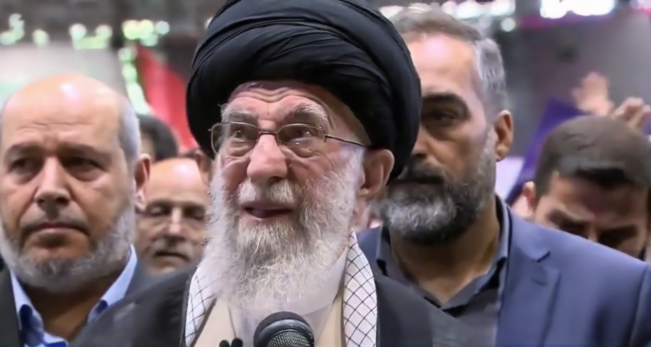 در پی افزایش احتمال حمله آمریکا، خامنه‌ای در پناهگاهی زیرزمینی در تهران مخفی شد