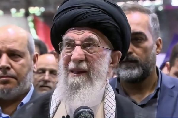 در پی افزایش احتمال حمله آمریکا، خامنهای در پناهگاهی زیرزمینی در تهران مخفی شد