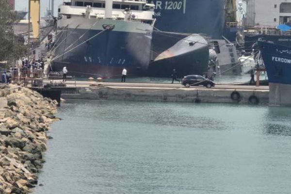 Damaged Iranian warship sinks in Bandar Abbas