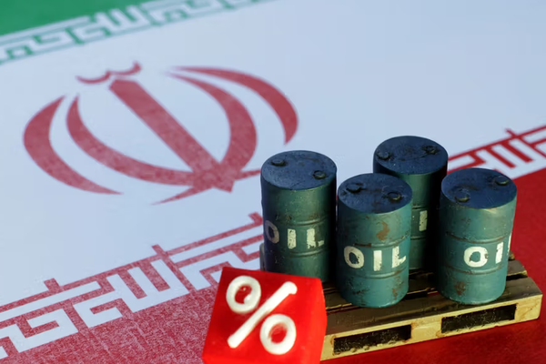 برلماني إيراني: الحكومة لم يعد لديها المال لاستيراد البنزين