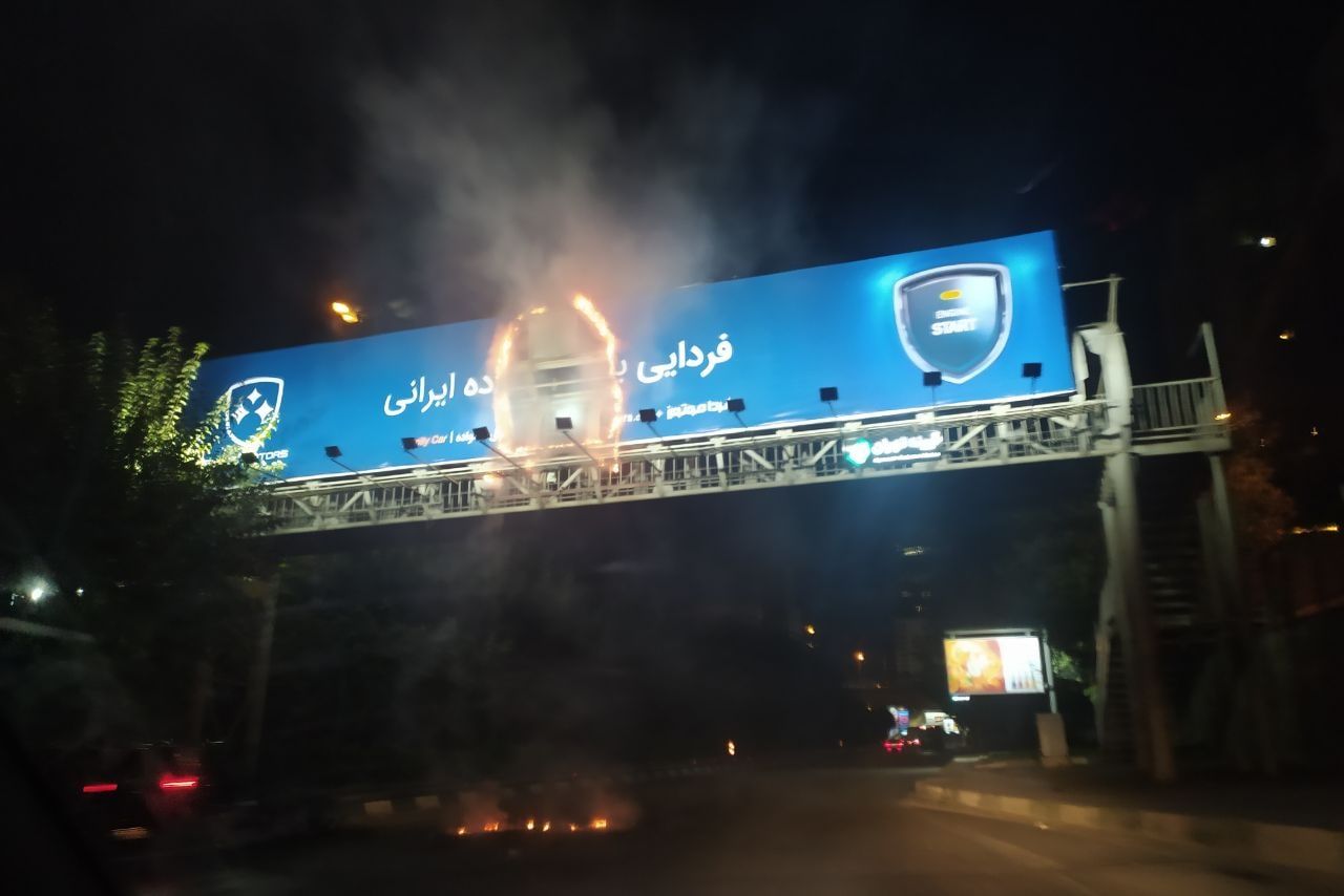 پس از یک روز دیگر اعتراض، تجمع‌های شبانه دوشنبه هم شکل گرفت