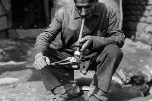 Iranians question official inaction over opium epidemic