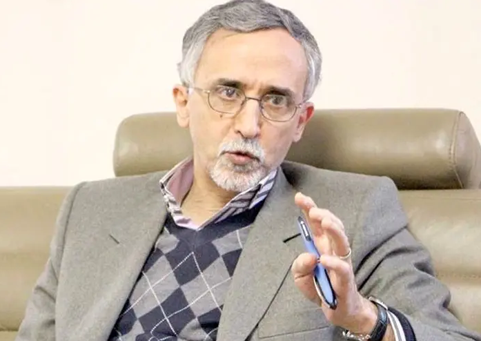 سياسي إيراني: النزول للشوارع أسهل مما نتصور.. وسنشهد سقوط النظام قريبا