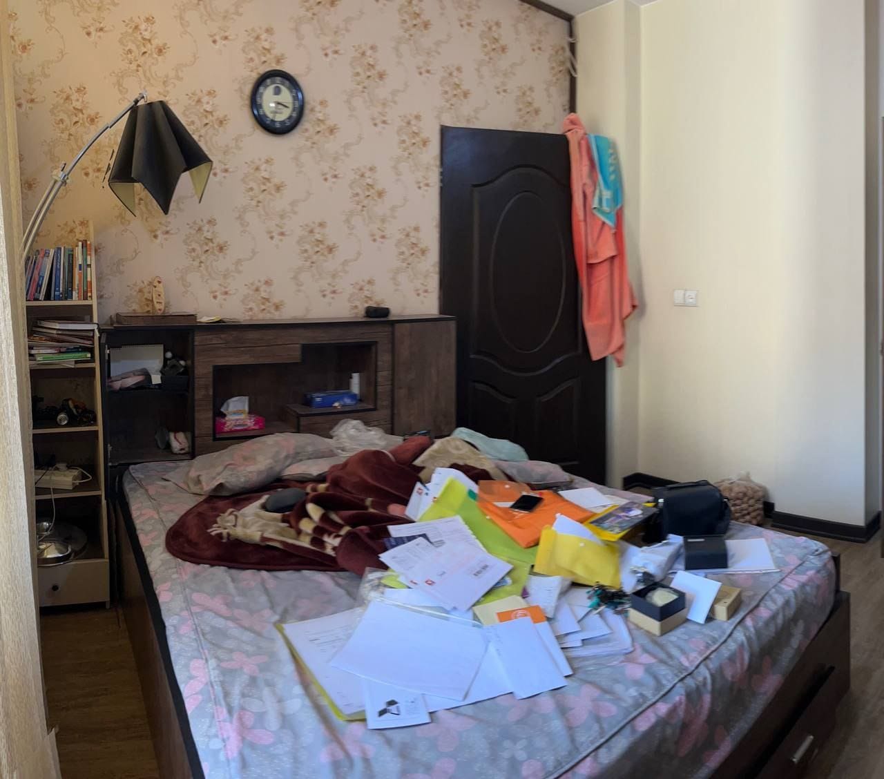 مداهمات واعتداءات ومصادرات دون إذن قضائي.. حملة أمنية واسعة ضد البهائيين في أصفهان بإيران