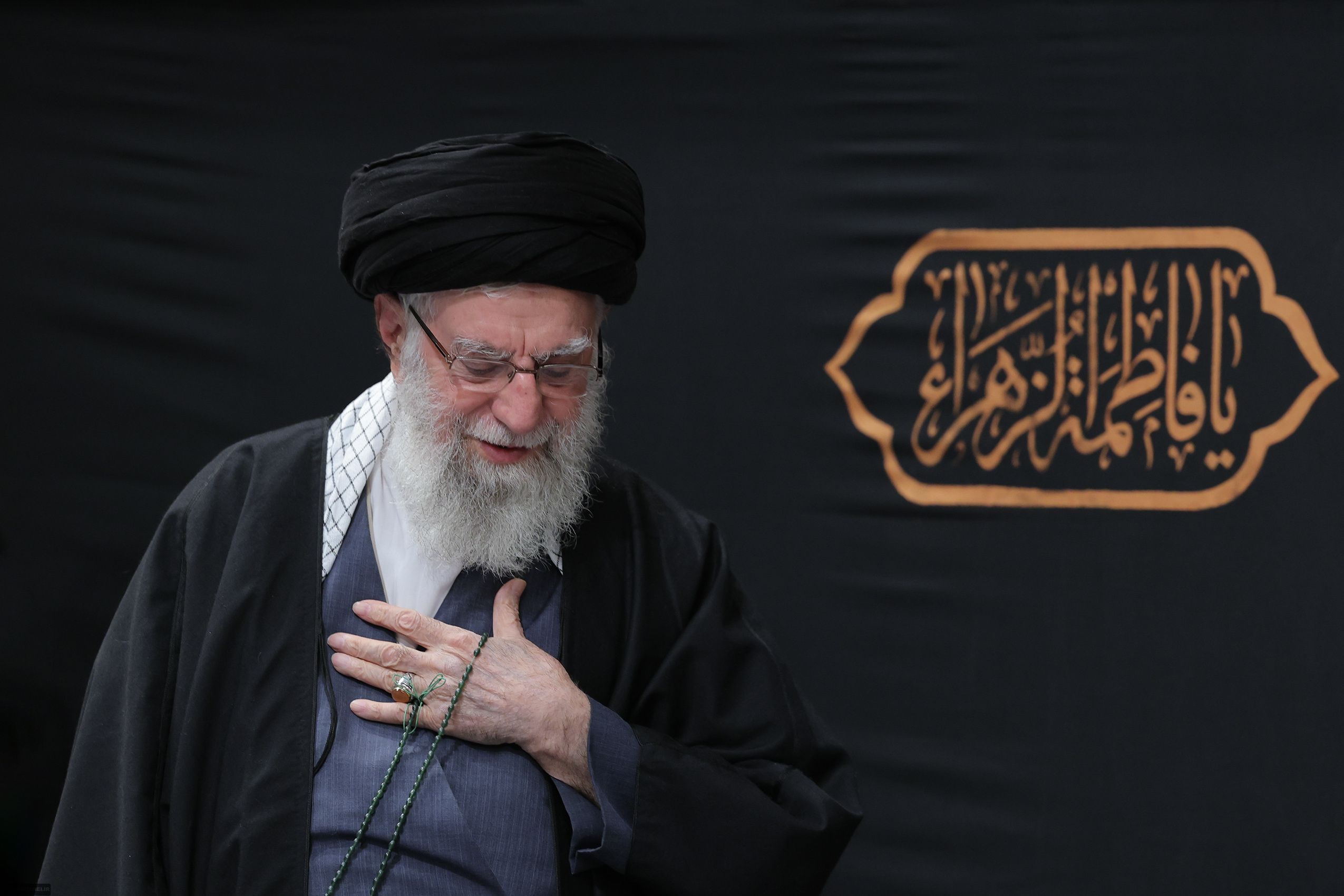 رسانه‌های ایران خبر دادند علی خامنه‌ای دوشنبه در مراسم عزاداری در حسینیه دفترش شرکت کرد