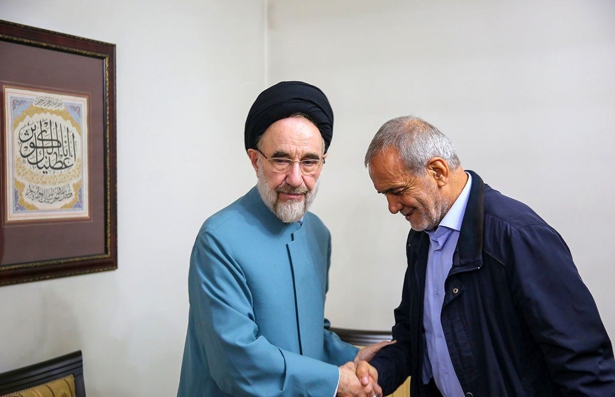 دفاع هم‌زمان خاتمی و پزشکیان از فهرست وزیران پیشنهادی 