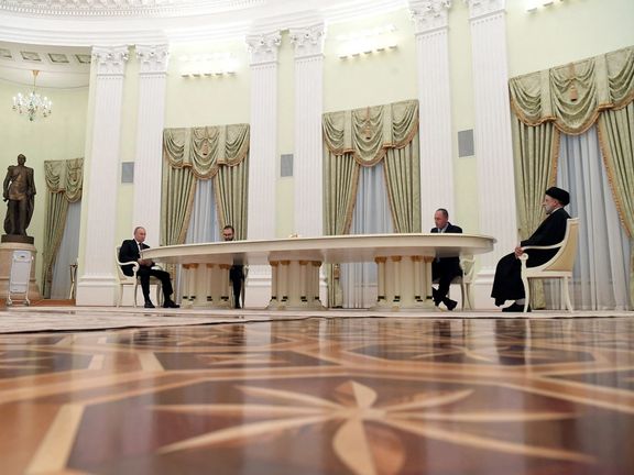 Vladimir Putin and Ebrahim Raisi sitting at the two ends of a large table in the Kremlin. January 19, 2022
