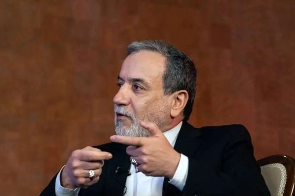 روزنامه کیهان: چون آمریکا به عراقچی ویزا نداده، باید مذاکرات متوقف شود