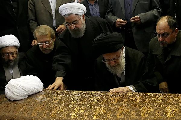 فائزة هاشمي تتهم خامنئي: لم يستطيعوا إسكات رفسنجاني فقرّروا تصفيته