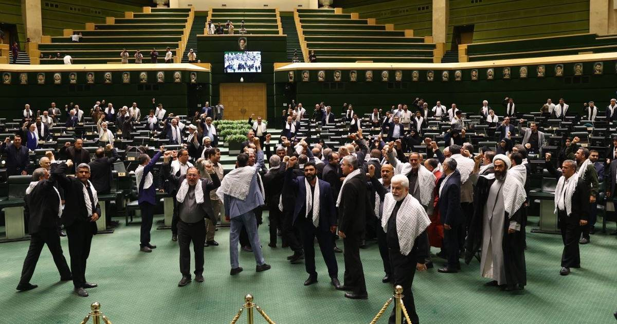 63 برلمانيًا إيرانيًا يشكرون السلطة القضائية على إعدام عدد من معتقلي الاحتجاجات الأخيرة