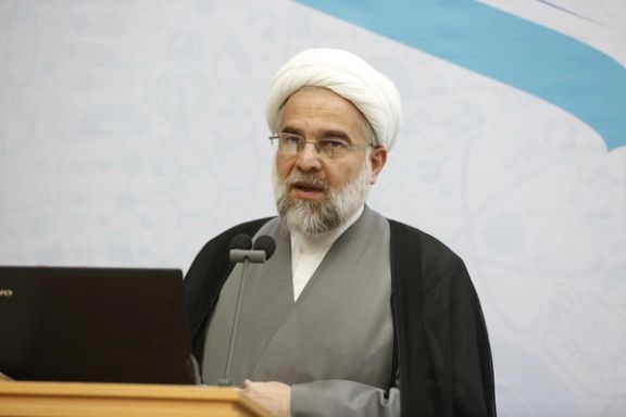 نماینده خامنهای در کردستان: بدحجابها سبک درست زندگی را گم کردهاند