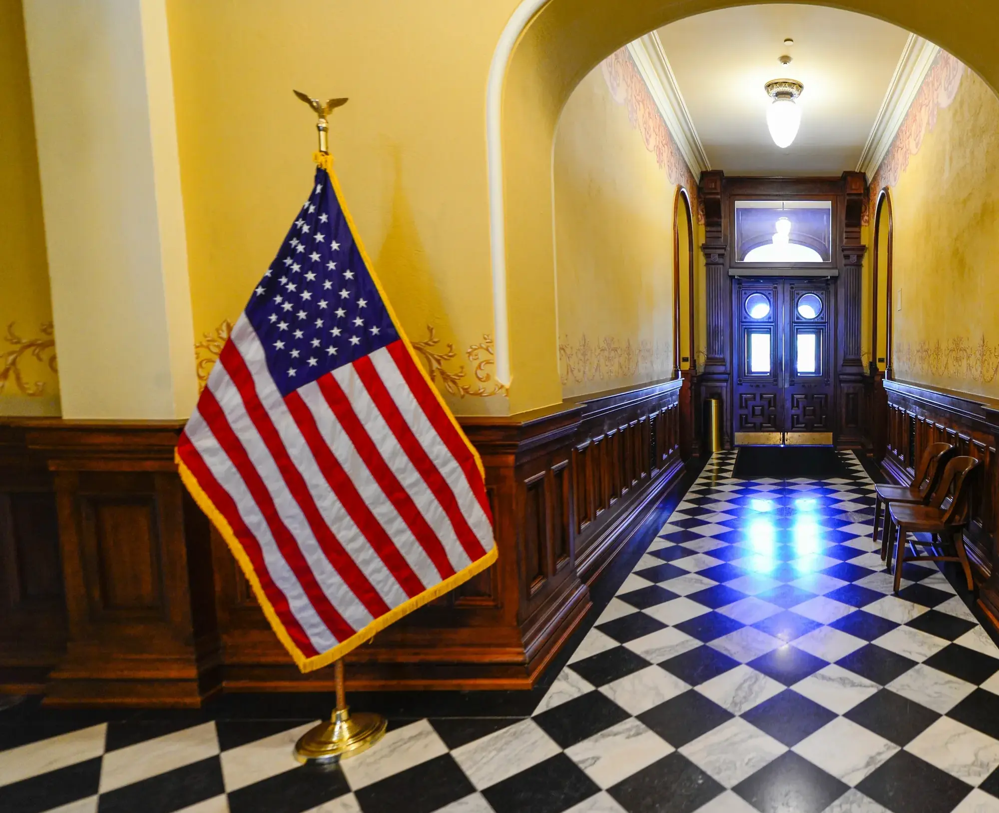 الخارجية الأميركية تطرد مسؤولاً إعلاميًا من أصل إيراني بسبب خلافات حول سياسات غزة