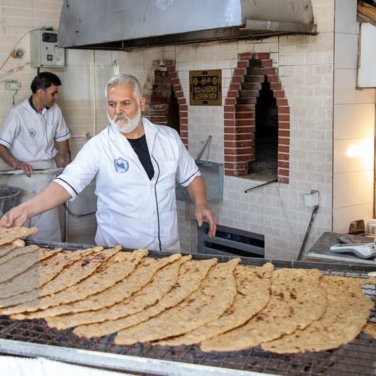 قیمت نان در ایران افزایش مییابد