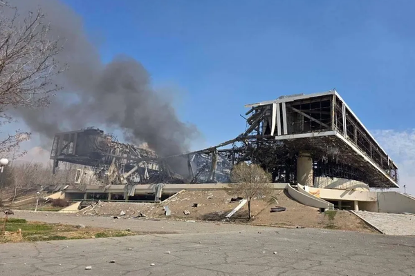 کارکنان را از مجموعه ورزشی آزادی تخلیه و نیروهای حکومتی را مستقر کرده بودند