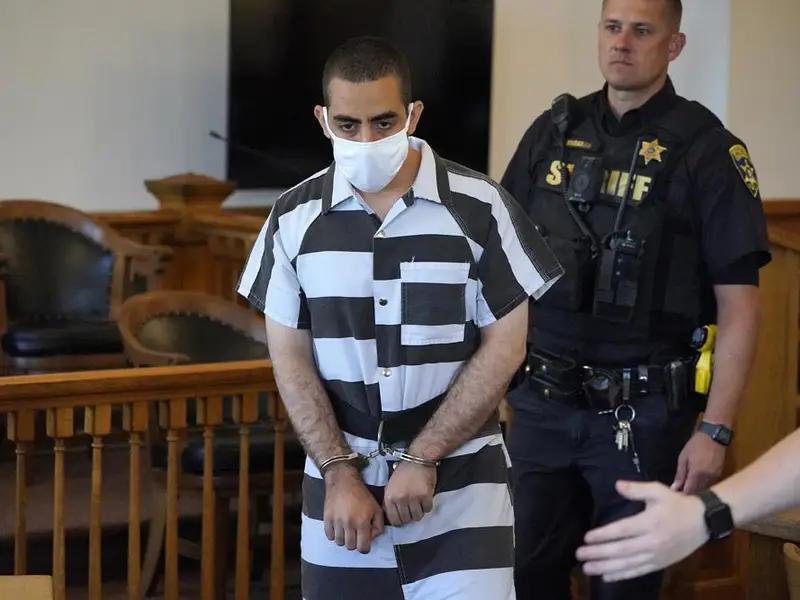 وکیل ضارب سلمان رشدی: در تلاشیم اتهام‌ها را بدون محاکمه حل‌و‌فصل کنیم