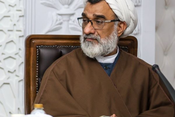 دبیر شورای عالی انقلاب فرهنگی: اکثریت زنان با برهنگی مخالف و با حجاب موافقند