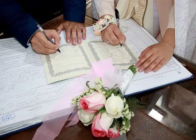 البرلمان الإيراني يشدد القيود المفروضة بحق النساء للحصول على المهر 