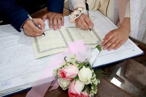 البرلمان الإيراني يشدد القيود المفروضة بحق النساء للحصول على المهر